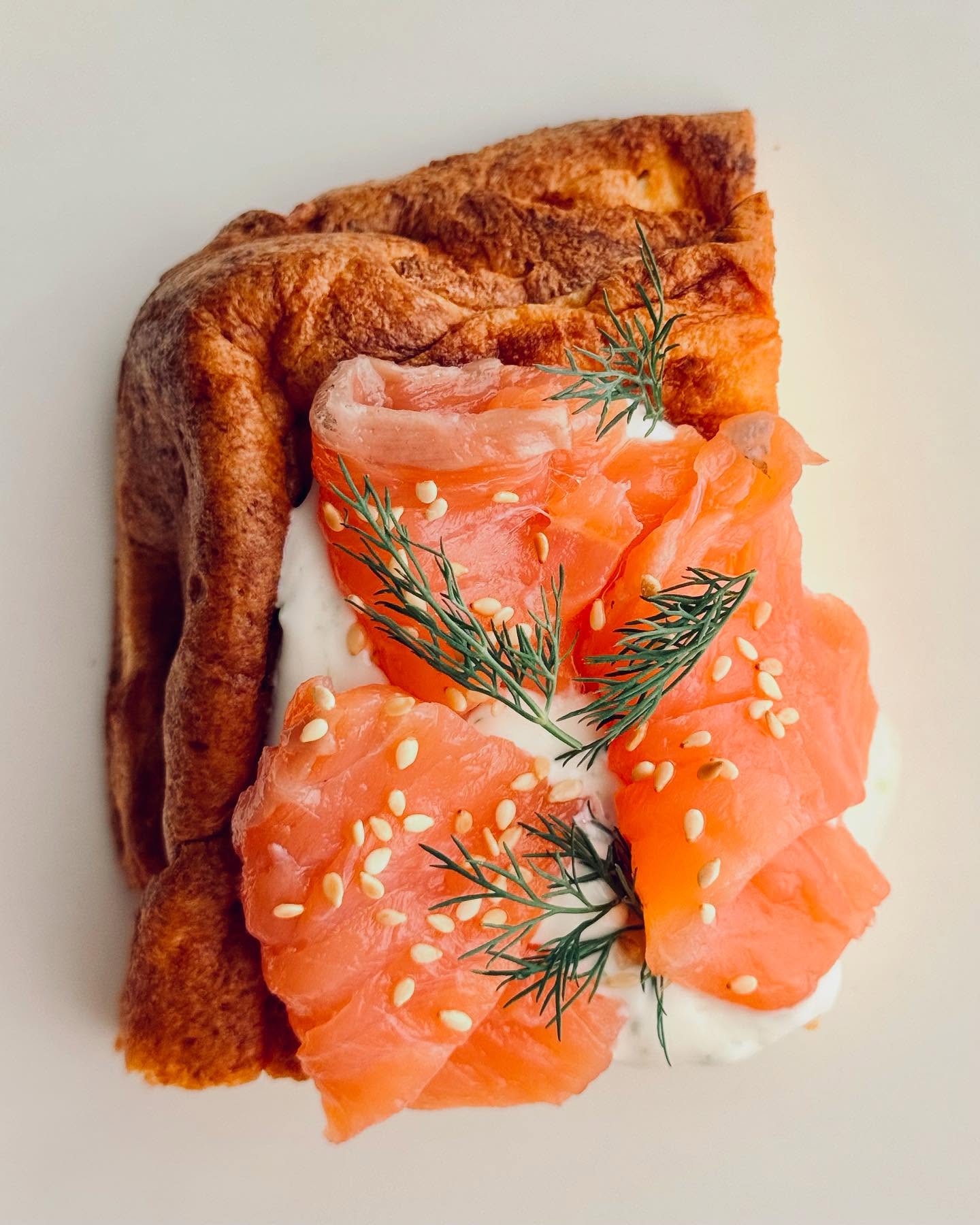 Budincă sărată din brânză de vaci cu somon